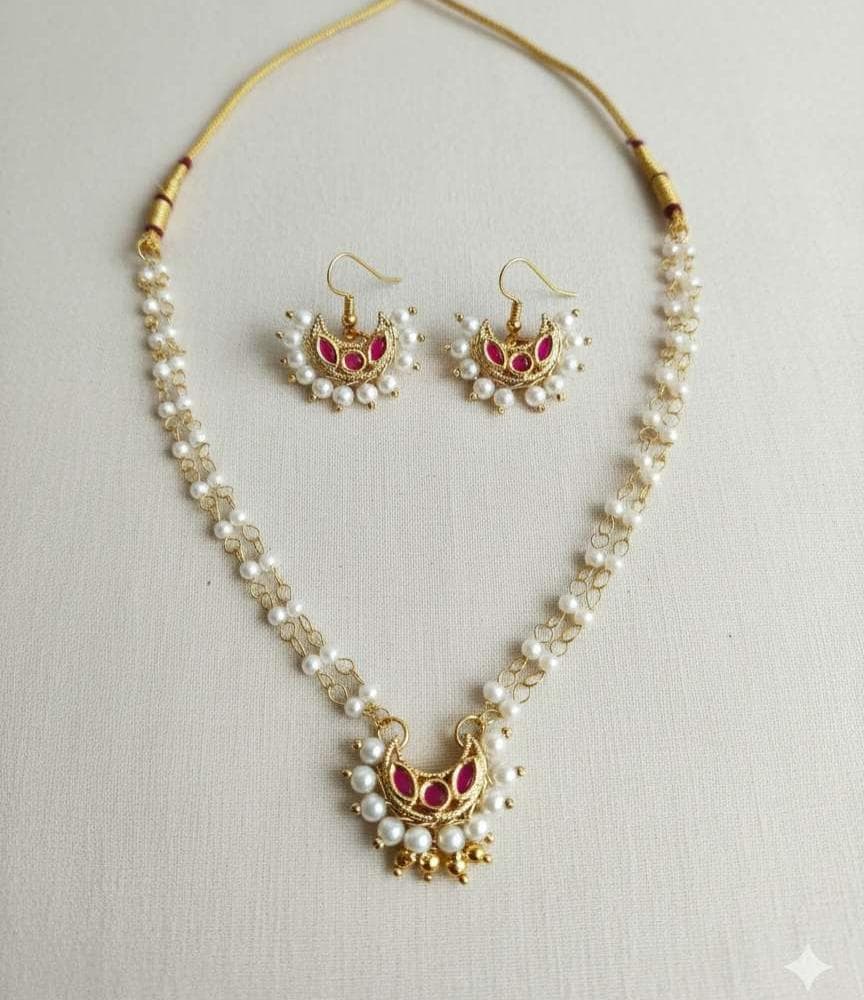 चंद्रकोर साज